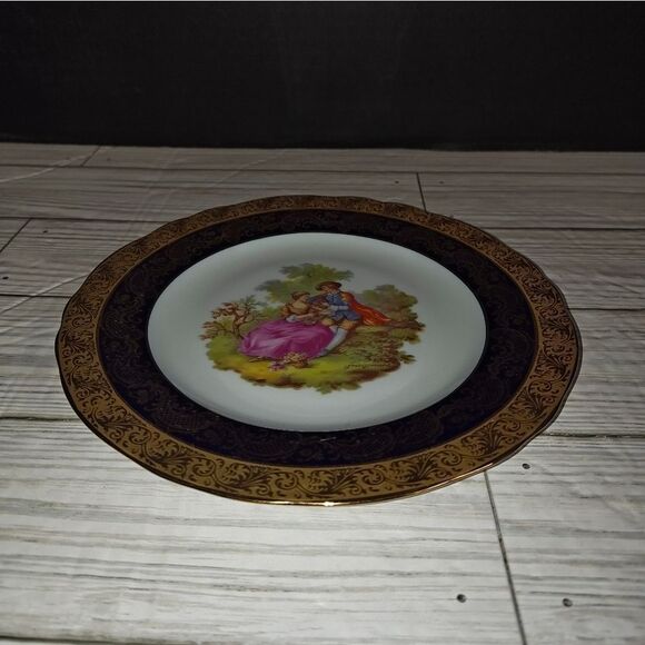 Vintage La Reine Limoges France Romantic Courting Couple Collectible Plate - Picture 3 of 8